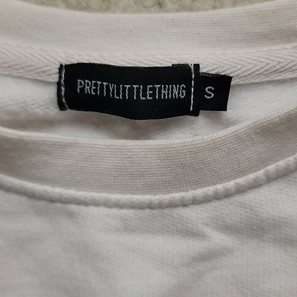 Prettylittlething Cropped Sweatshirt - Picture 2 of 4